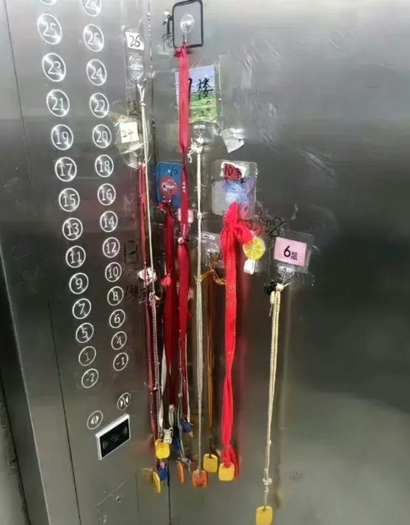 外卖小哥看见这都哭了