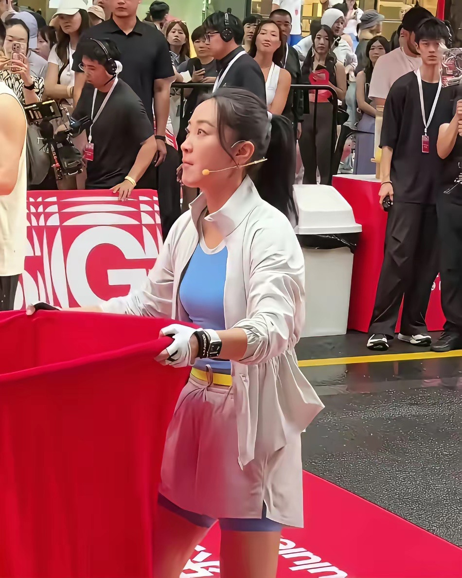 有点不理解以前贾玲不是跟沈腾一起参加很多综艺节目吗而且两个人的互动也是很受观众喜