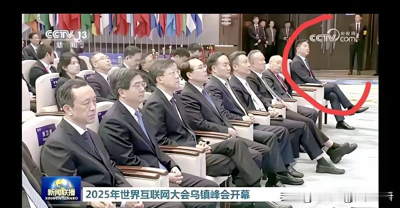 现在有点不合群的京东刘强东