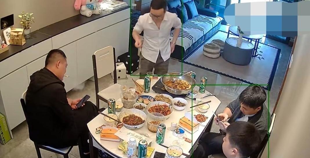 五一假期，浙江宁波这场家宴看得人心里堵得慌。王女士节前加班到凌晨，本想趁假期补