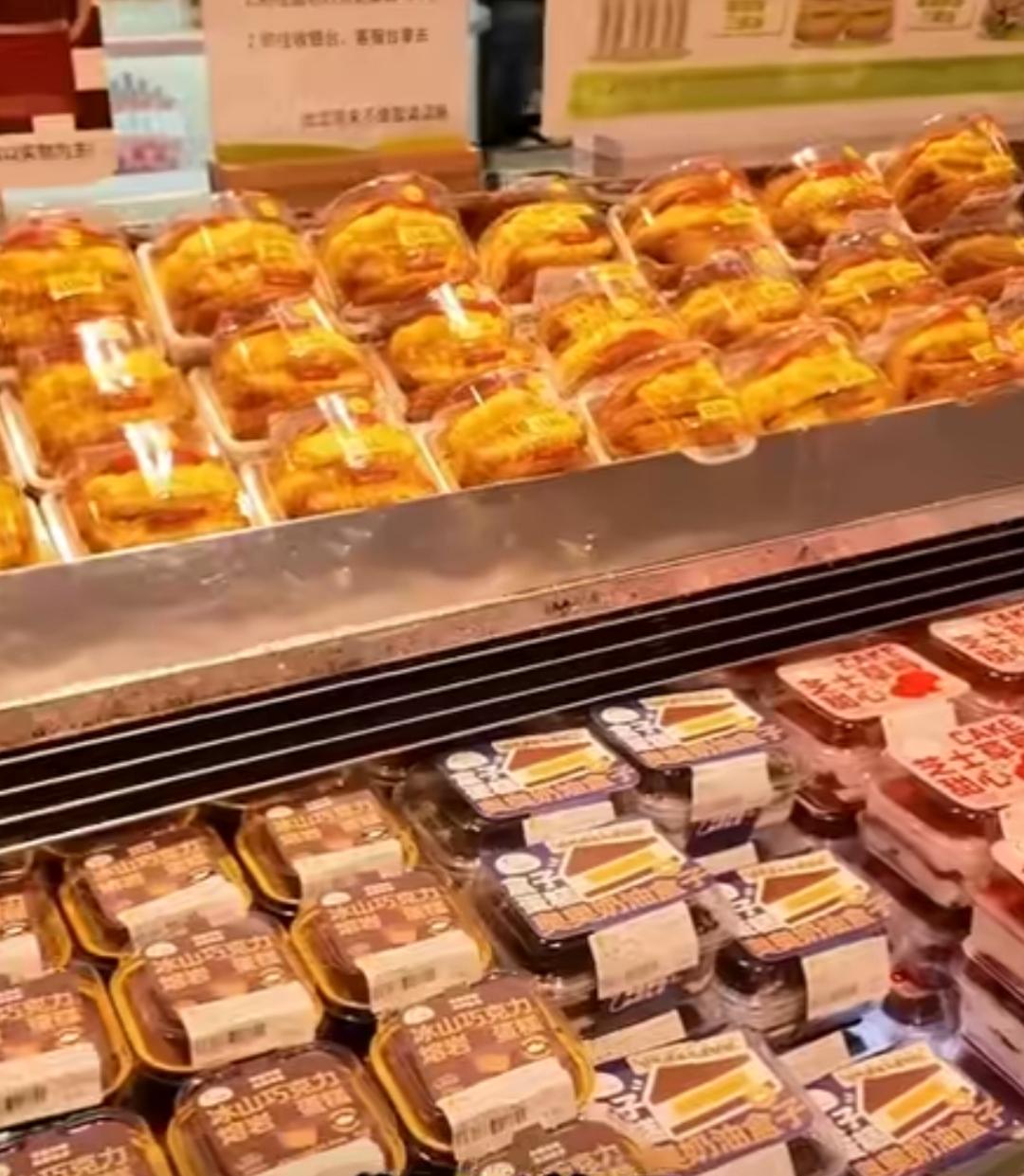 在这个被电子屏幕填满的时代，近视仿佛成了现代人的“标配”。从学生党到上班族，从孩