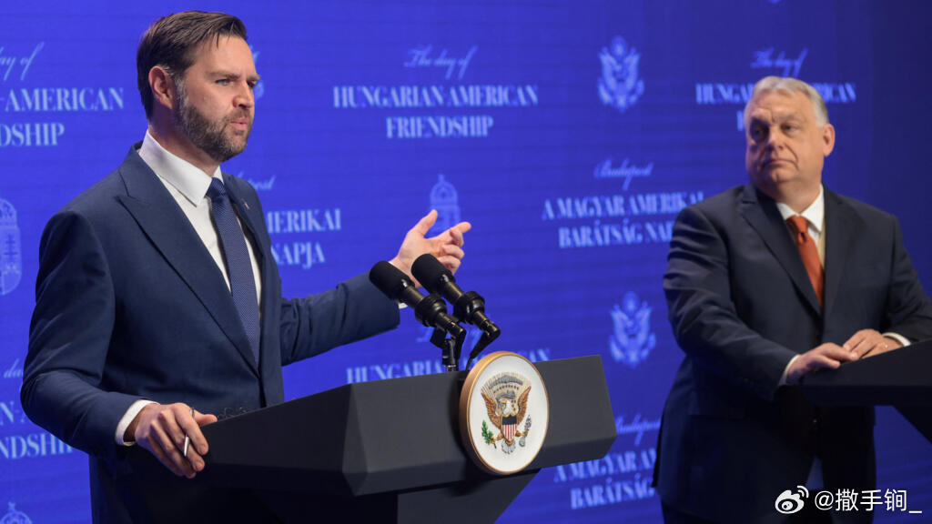 在匈牙利国会大选前夕，万斯抵达匈牙利，展开为期两天访问，为面临艰难选情的欧尔班拉