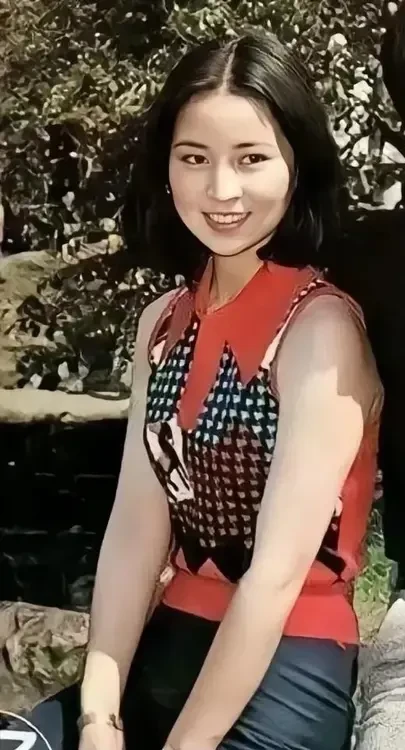 我真的怀疑成龙的这个审美能力，林凤娇年轻时绝对是香港第一美女，拿到现在也没有几个