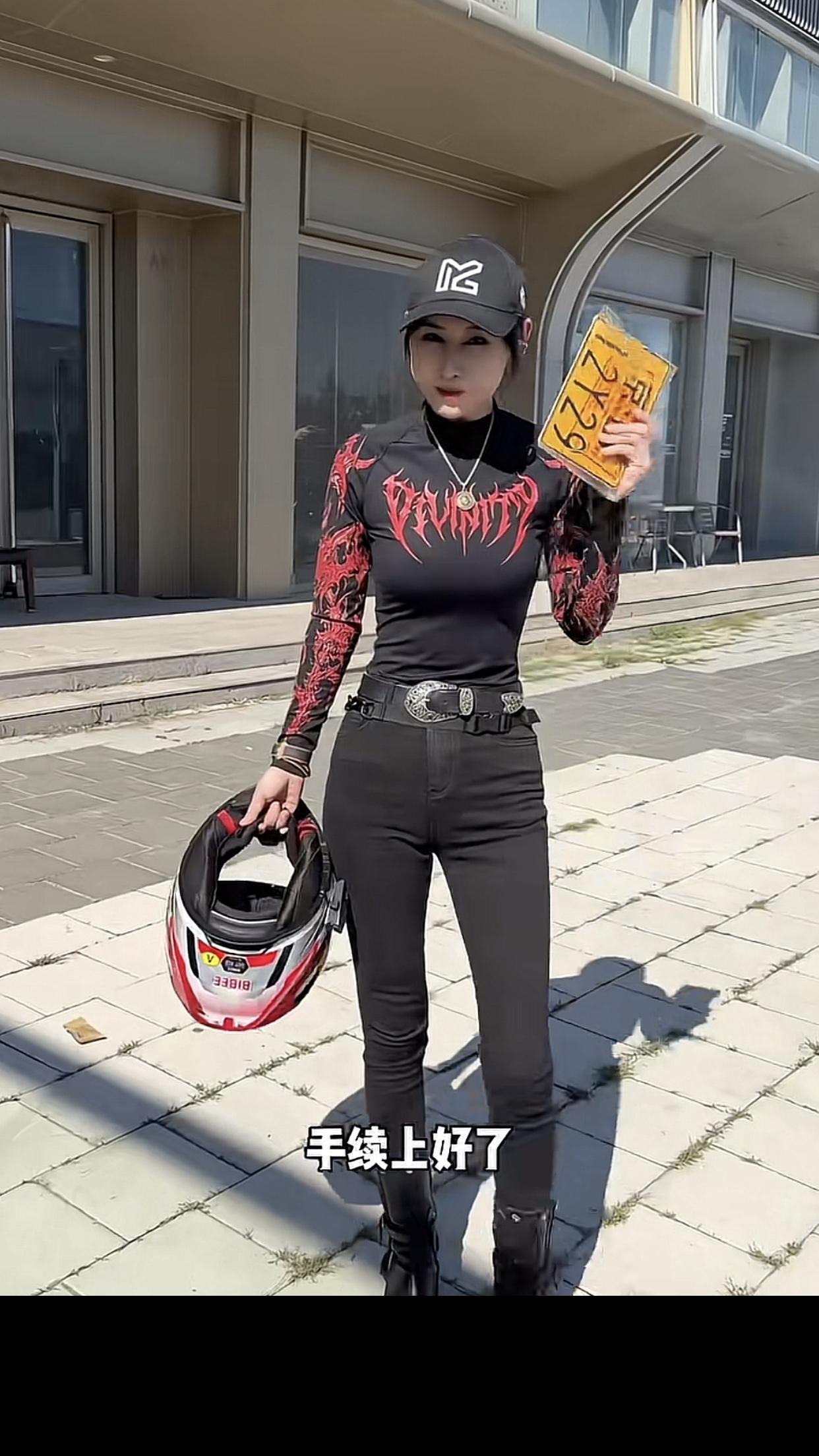 张雪机车820rr-r，145匹，高性能版，卖到61,980元一辆，交了3千的定