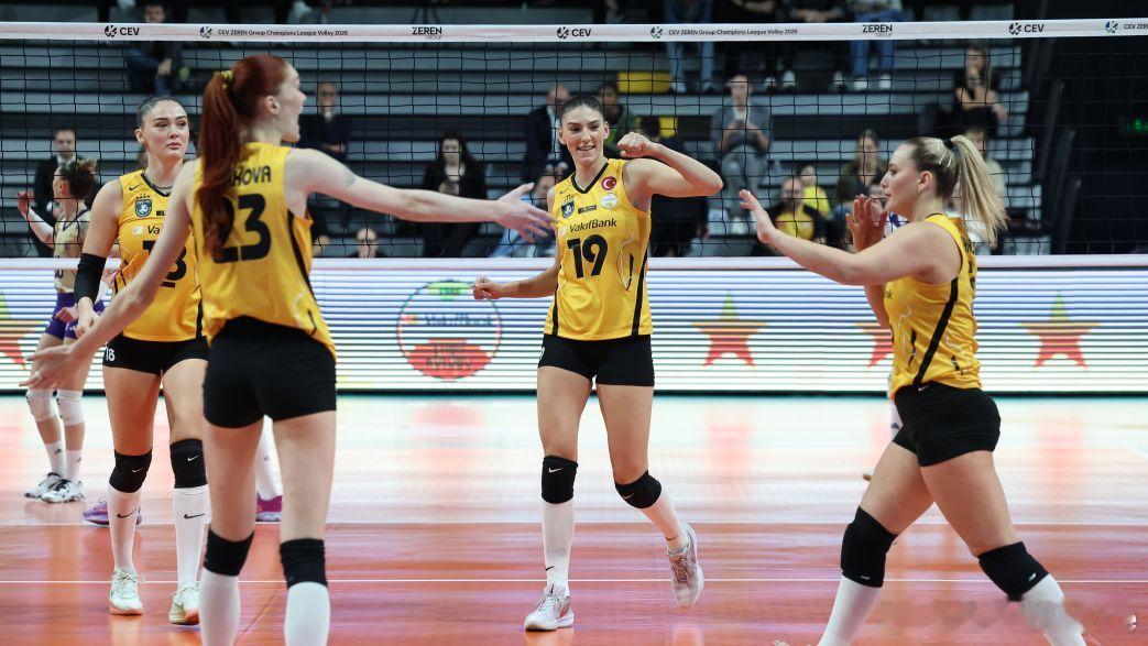 🟡⚫️土耳其排球——瓦基弗银行的进攻火力十足：博斯科维奇、马尔科娃和卡绍特都