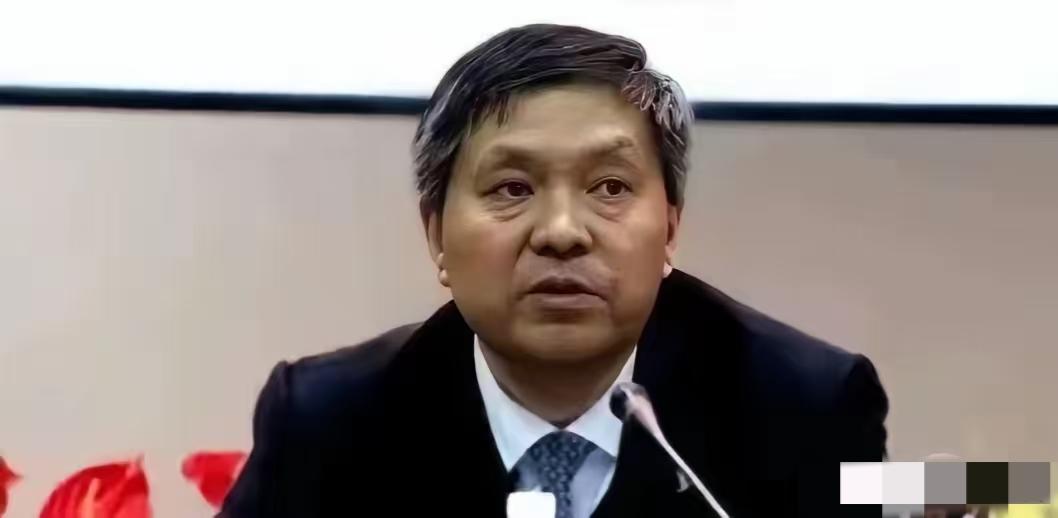 卖国贼必须彻查1200多吨国家管制的石墨，只卖了598万。算下来一吨还不到48