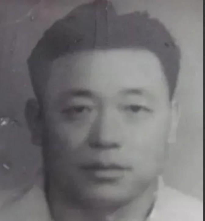 1939年，冀东抗联总司令高志远去开会，萧克对他说：“配枪不错。”他刚把手枪交