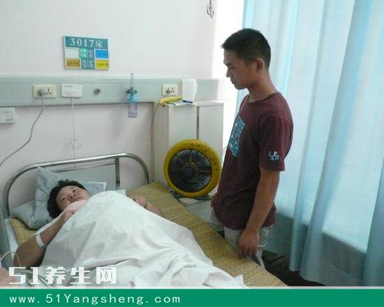 孕妇辛苦怀上双胞胎却惹婆婆痛骂, 丈母娘却哭求医生: 我们一个也不要