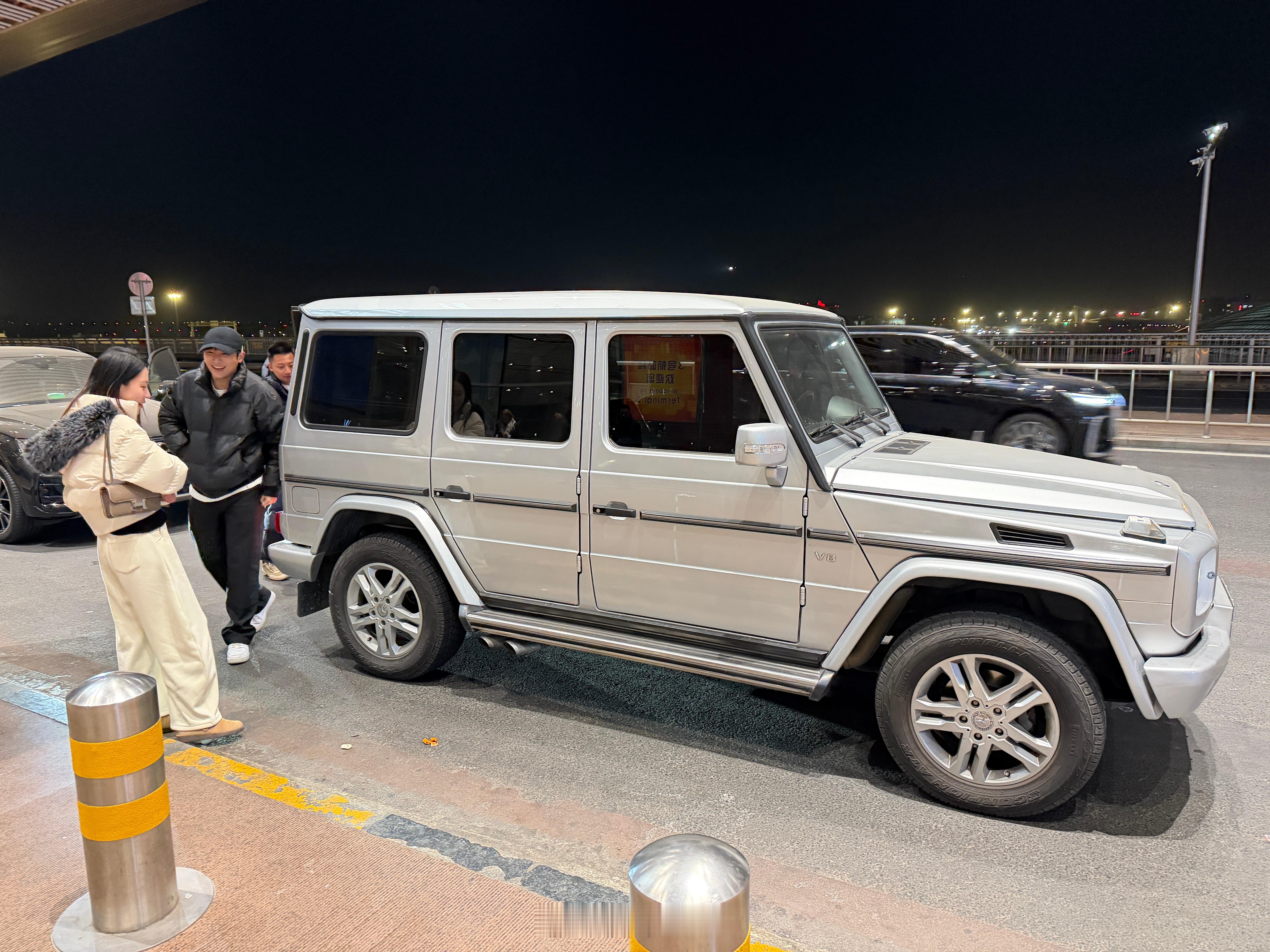 来了辆车在我和面前停下，我们一说不是吧他还没提车，结果人一下来，懵逼了追不上兄弟