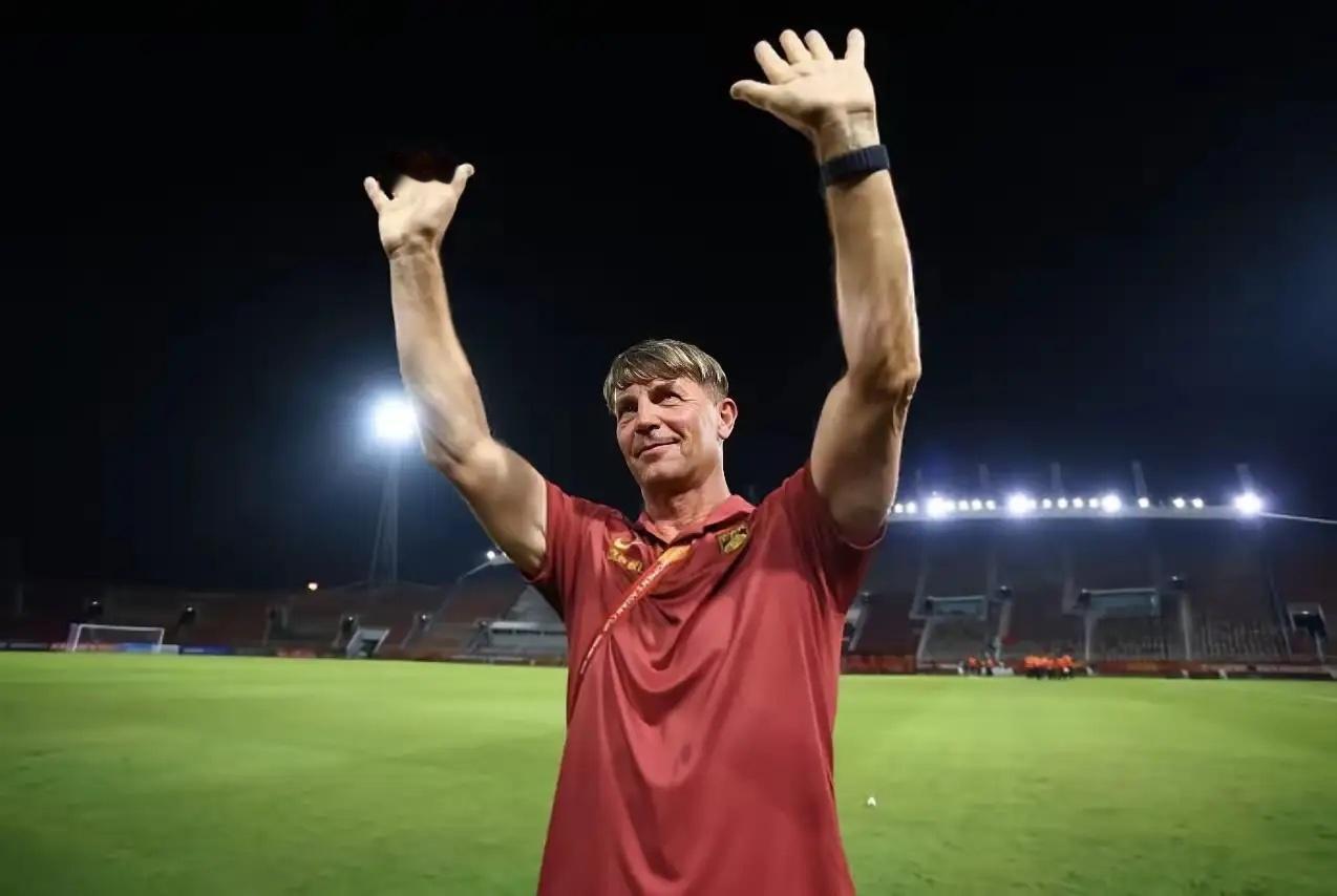 中国U20女足对阵乌足的比赛，主教练犯了严重战术错误！中国U20女足与乌兹别克斯