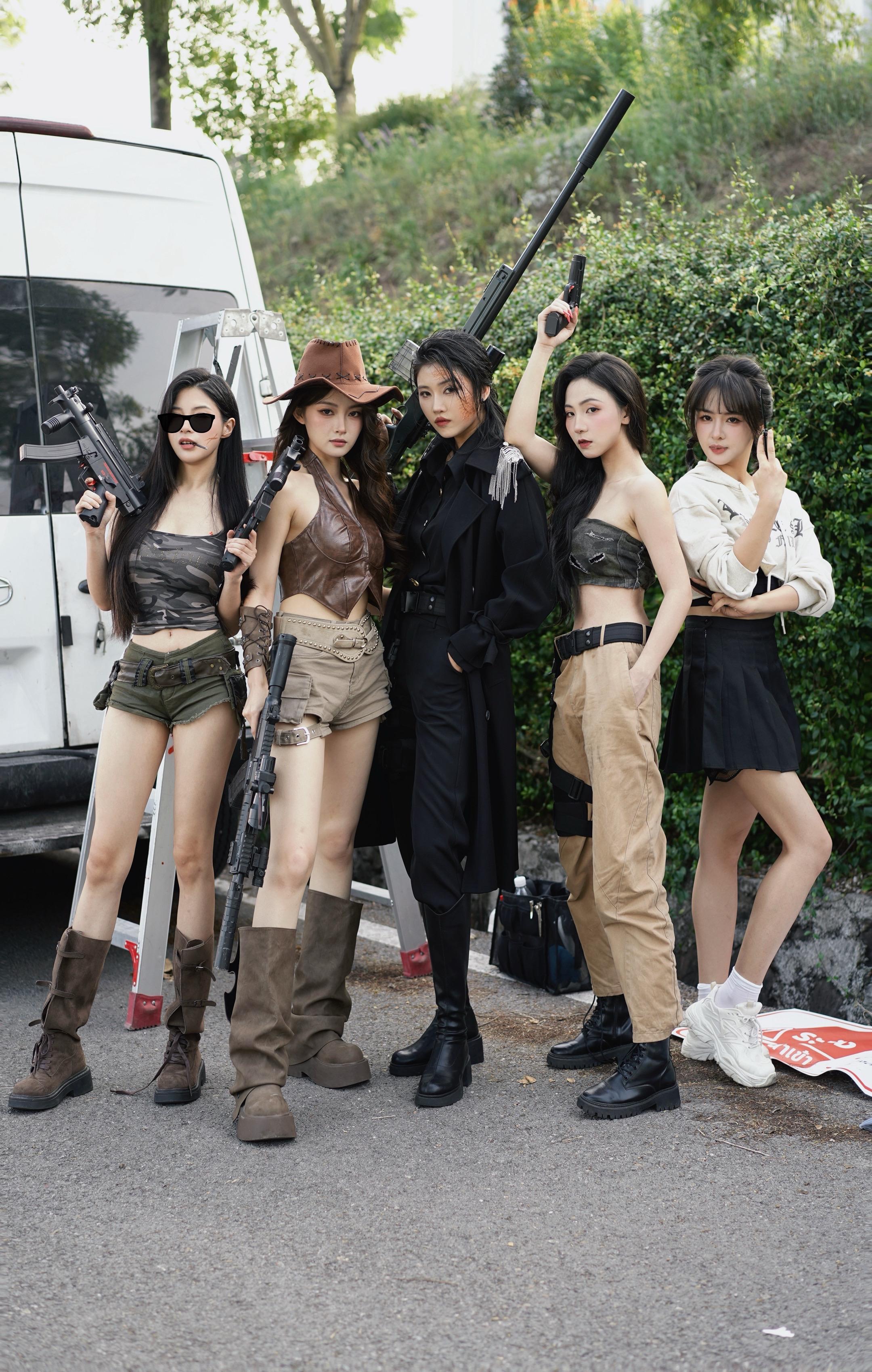 上战场的女孩们。