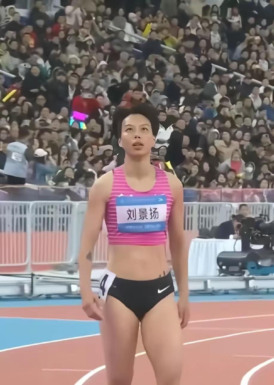 这次全运会女子100米栏冠军是刘景杨，从现场采访她，我们可以听出，运动员们的竞争