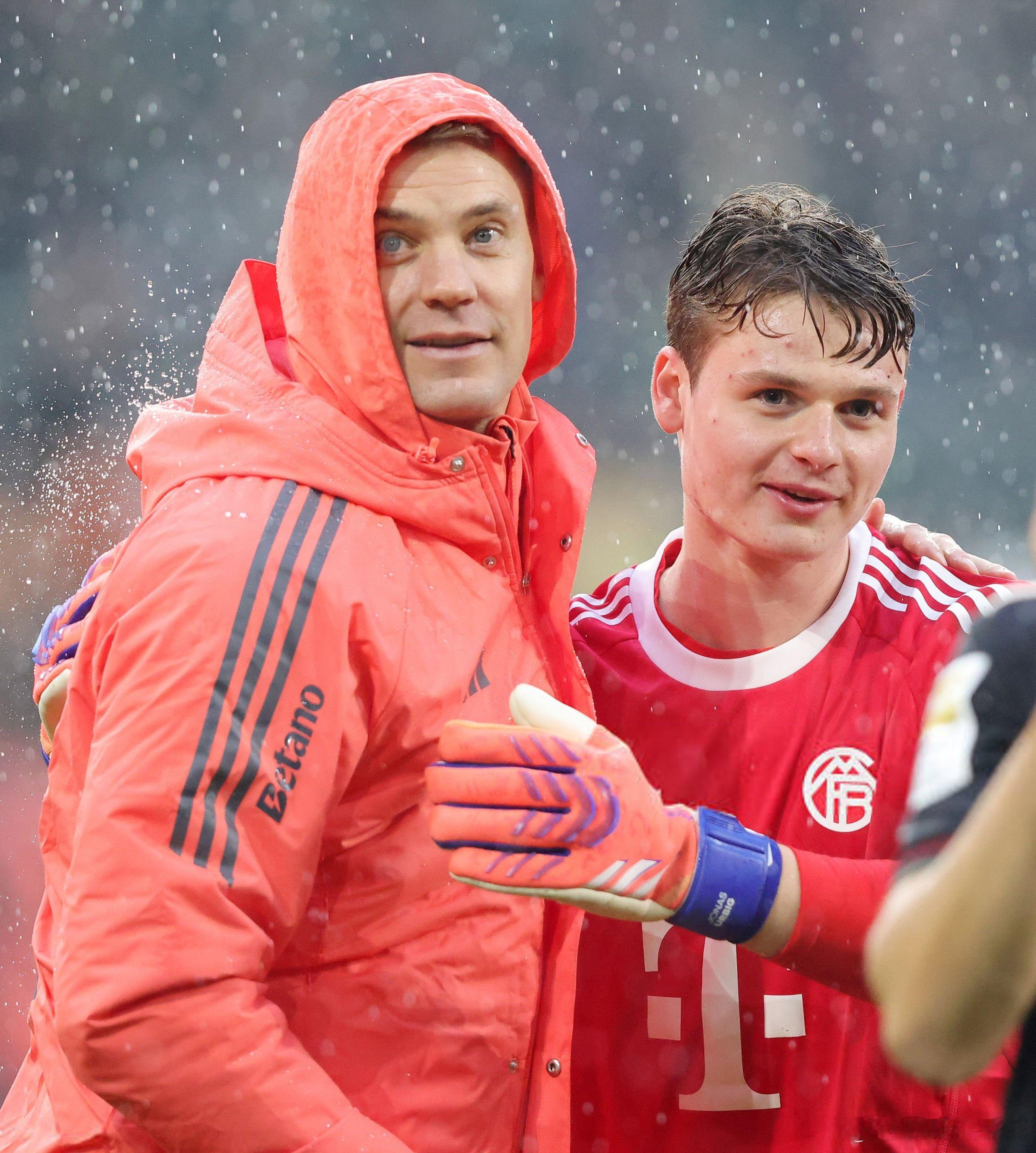 【🗣️曼努埃爾·諾伊爾接受［Sky］專訪🇩🇪】➡️你覺得喬納斯·烏爾比希作