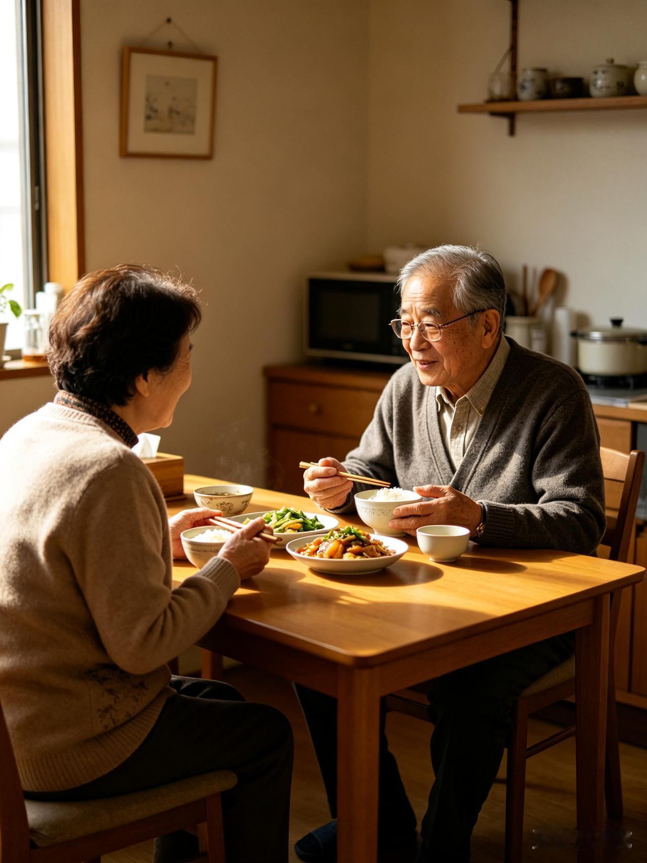 晚年夫妻的福气哪里是子女多孝顺、退休金多高能衡量的，前阵子在小区楼下撞见一对老夫