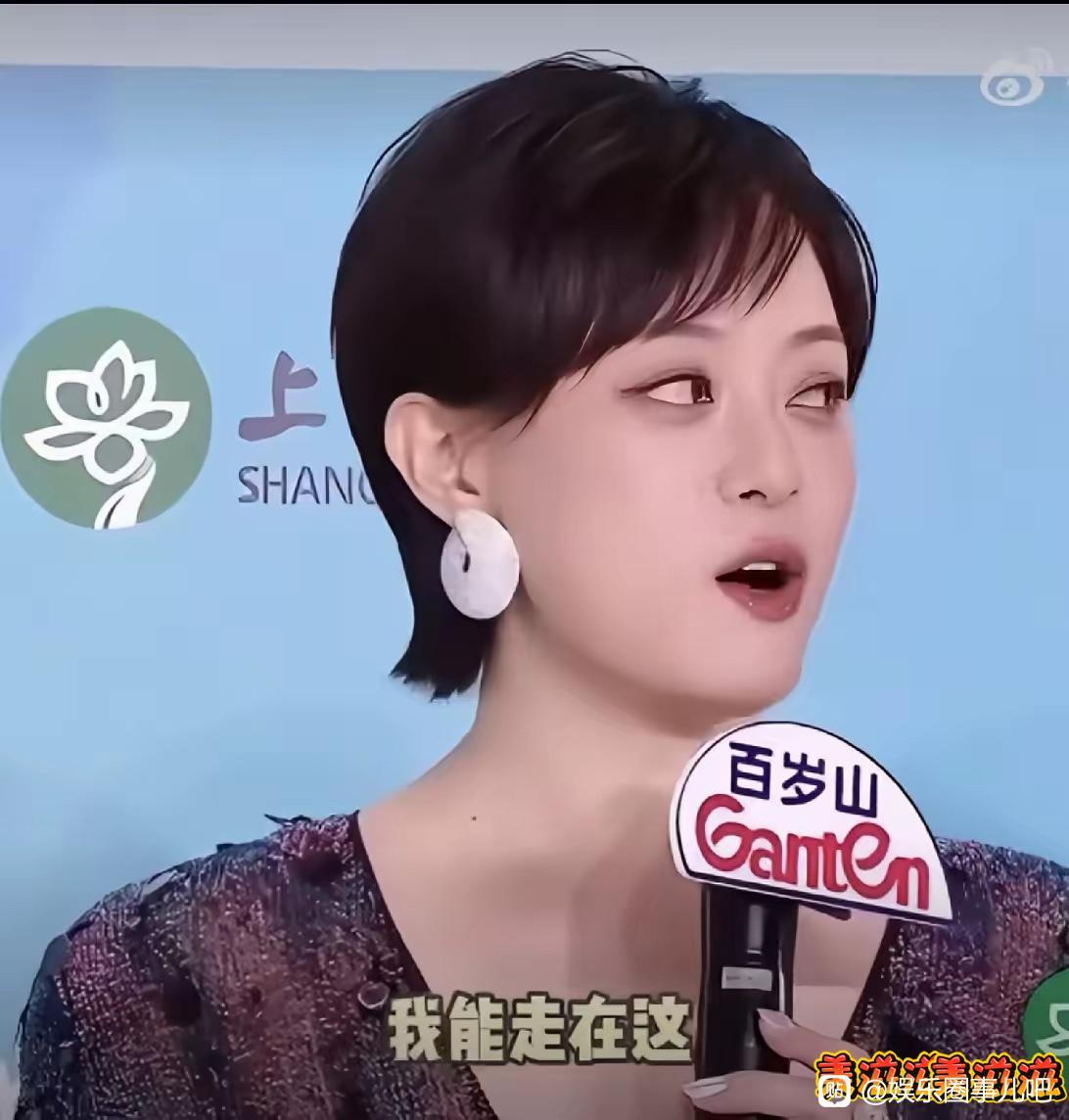 孙俪，情商太高了！白玉兰红毯上，孙俪被问到一个让人紧张的问题，她一句话就高情商化