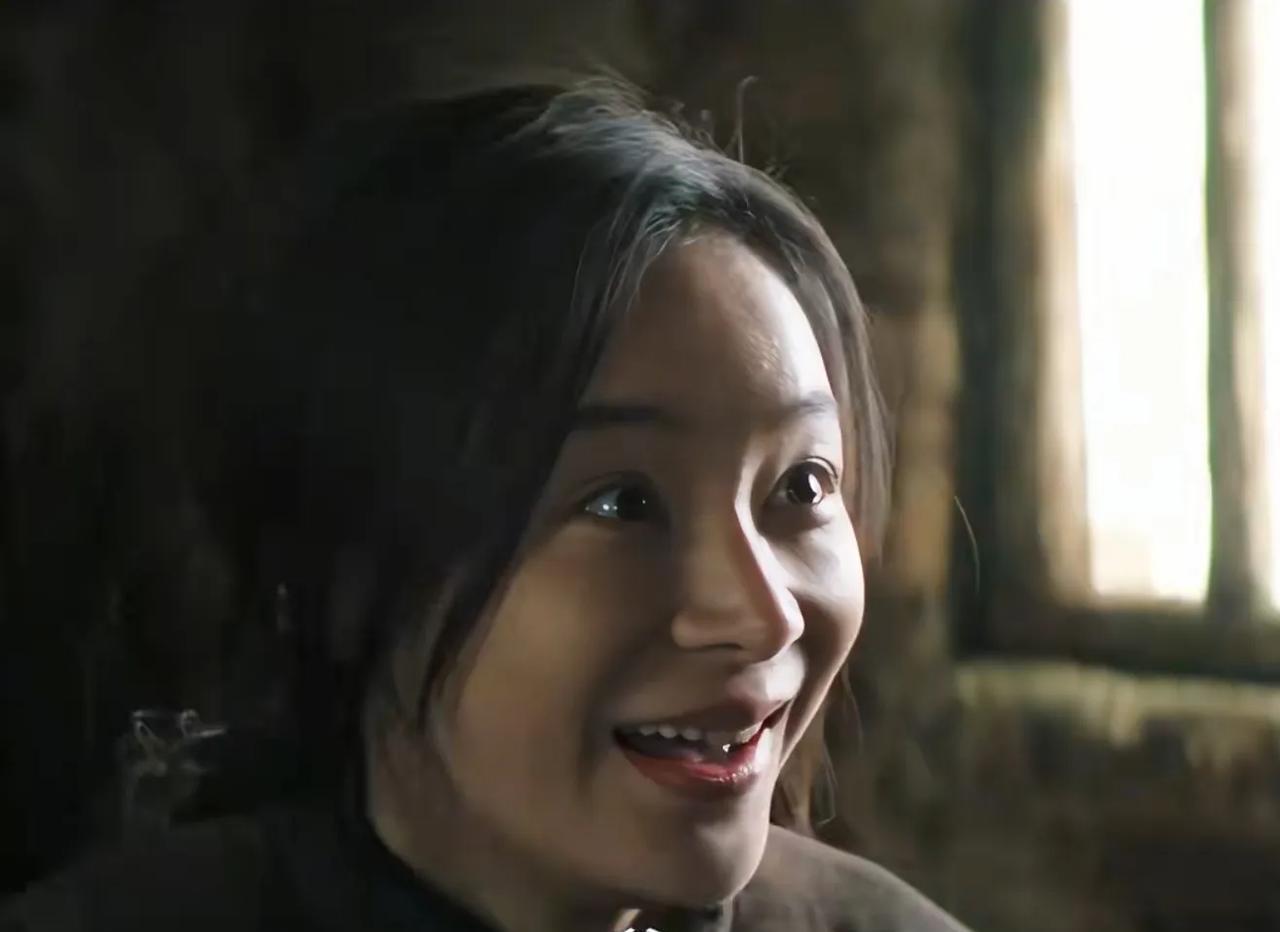 《归队》鲁长山到土匪窝来找花儿了，他一进门就喊：“丫头，爹可找到你了。”花儿马上