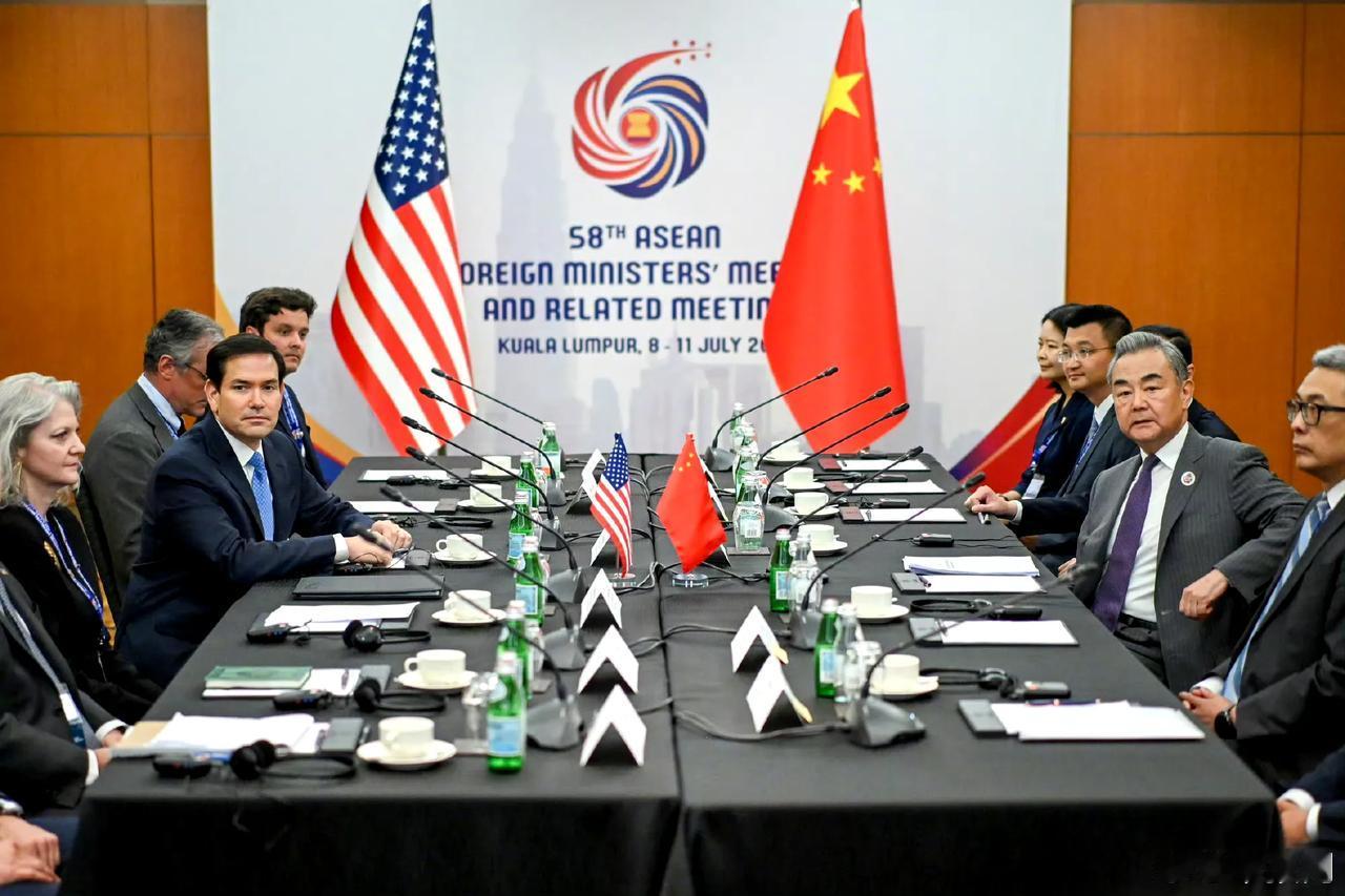 会面了、会面了。终于会面了～～～鲁比奥现在很忐忑，王外长气场十足，自带三
