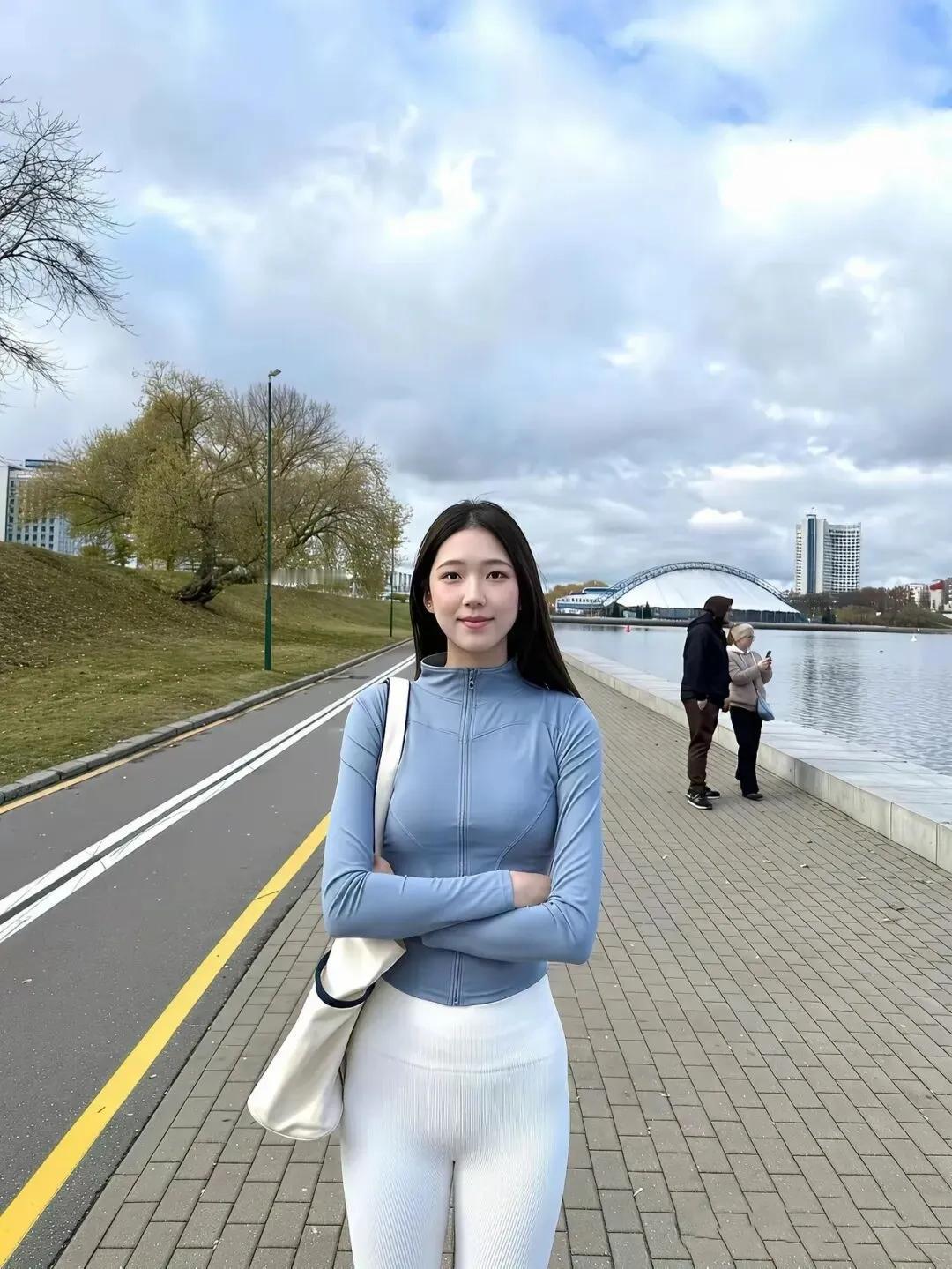 年少不知阿姨好