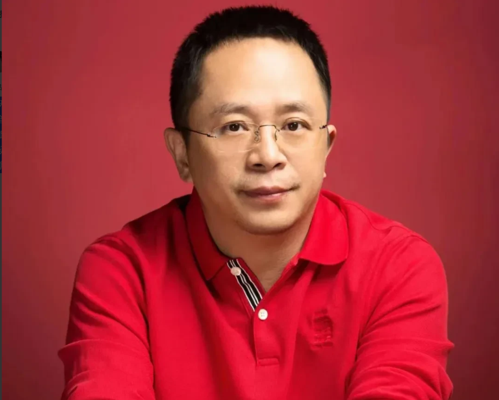 今天才发现，原来周鸿祎才是高人!他曾说过，自己的手机之所以卖不过雷总，是因为一