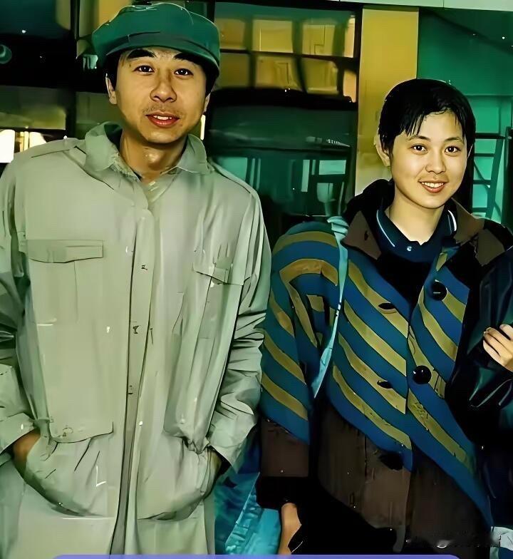 老照片：40年前，相声表演艺术家冯巩与央视前主持人倪萍的一张合影。