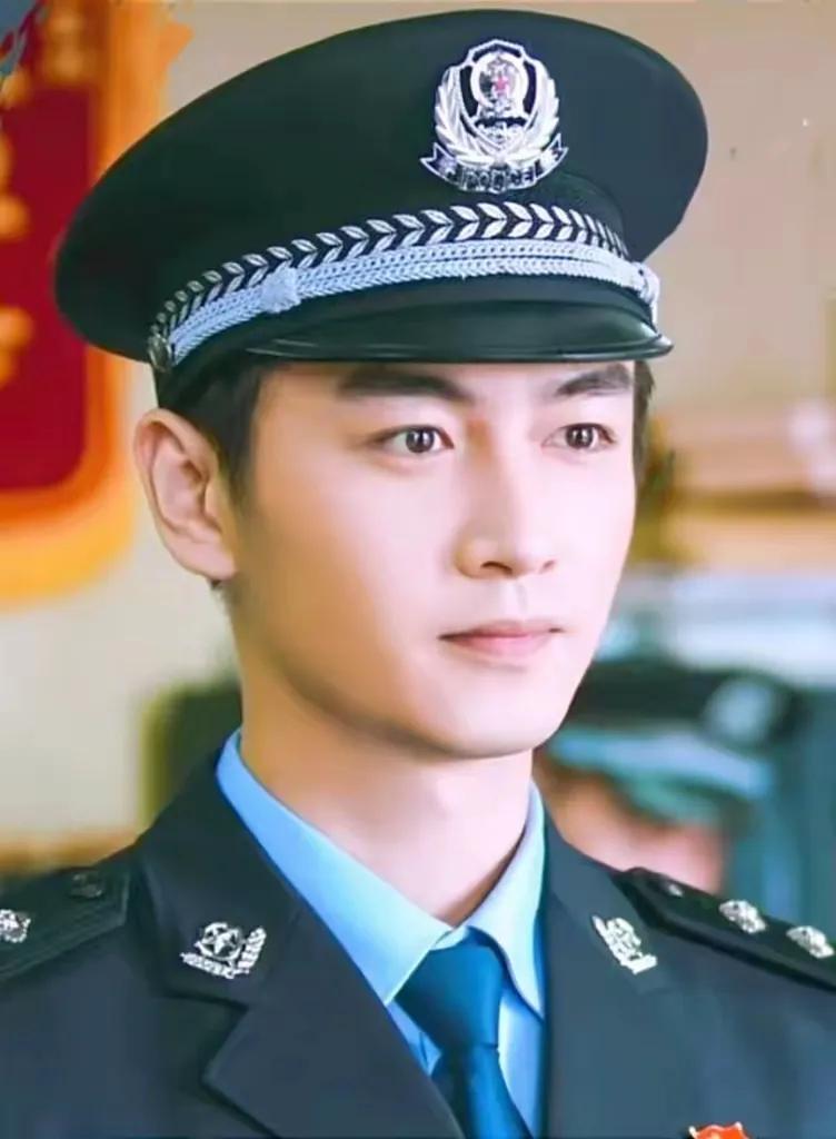 出身合肥公务员世家的陈晓，离婚后活成了最清醒的“退圈人”！爷爷是中医校长、