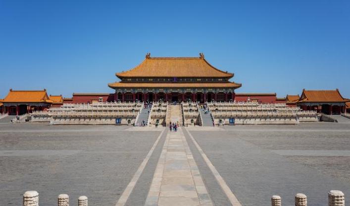 1986年，一女子在参观故宫时，突然说了一句让人震惊的话：“这大殿和我简直太般配