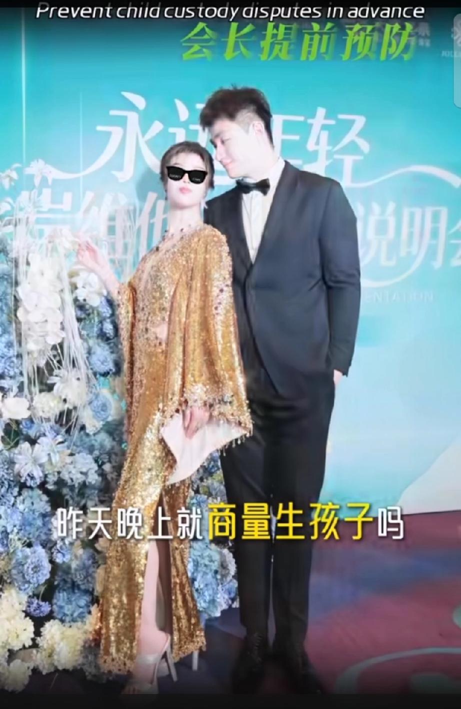 五十四岁于文红直播间大谈特谈和二十四岁小男友生个“小鹿纯子”女儿谁来养谁来带！