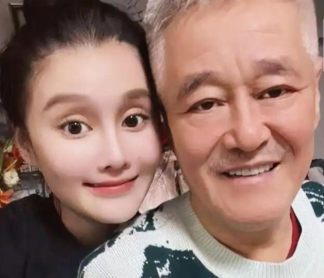 “东北喜剧王”赵本山，当今最烦恼的一件事就是女儿赵珈萱的病情。如果舍弃金钱，名益