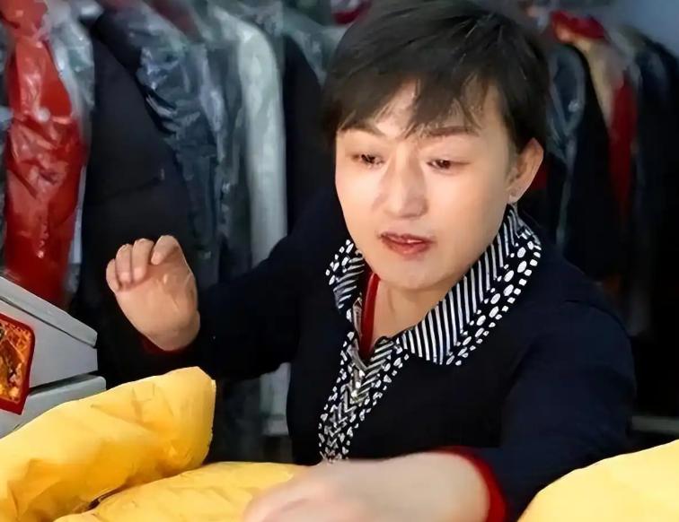 她为国拿下9枚金牌，却被黑心教练下药终身不育，如今终苦尽甘来在长春一家大众浴