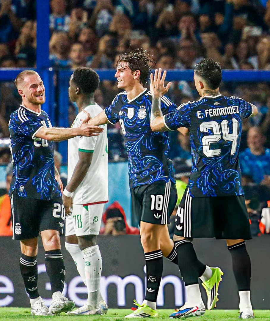 🚨点评：阿根廷2比1毛里塔尼亚上半场莫利纳助攻恩佐先拔头筹，尼科帕斯任意球打