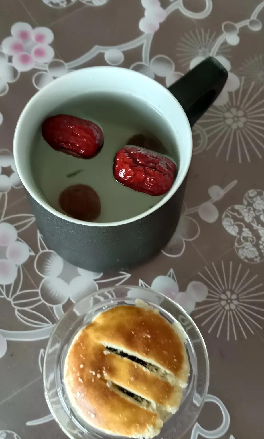 家里没有冰箱，我又习惯每天只买当天的菜，这两天虽然大高温，上午9点多也得去超市里