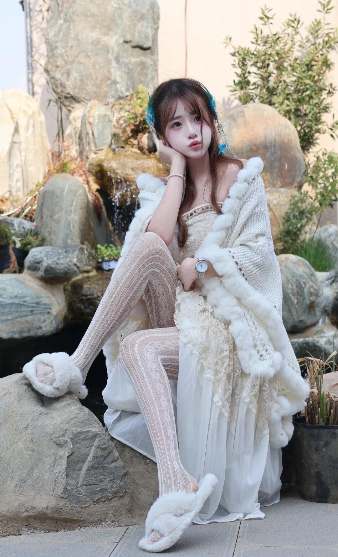 快看啊！这套地域风穿搭直接美到心巴上谁能拒绝温柔又灵动的地域少女感穿搭！奶