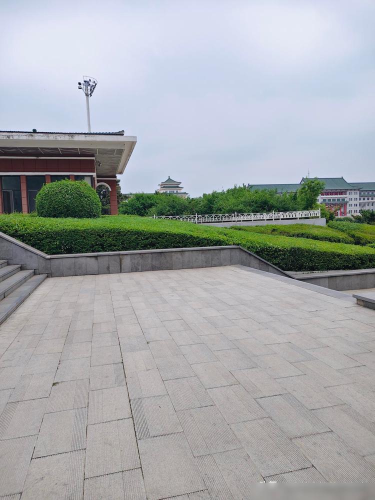 退休金过万还去做保洁保安，这种家风你们赞同吗？我姐家从不养闲人，一天都不行，
