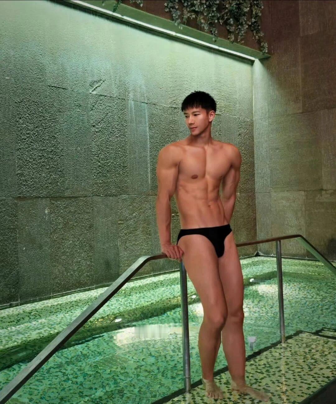 努力的人，终会被命运偏爱；坚持的人，终会被时光温柔以待。​​​