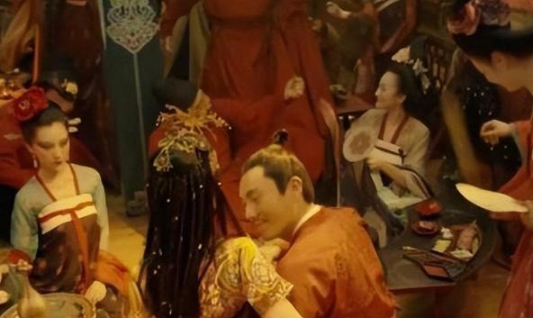 古代青楼里养的壮汉，除了看家护院，其实还有三点重要原因！他们身形魁梧，被老鸨