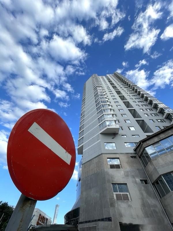 现在二手房房价跌的那么惨，不是说所有的二手房都跌那么惨。就像是大家看到北京的那