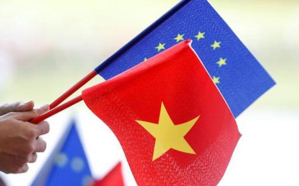 中国要小心了！俄乌冲突若是继续僵持，中国很可能会面临一个巨大外部麻烦，为什么这样