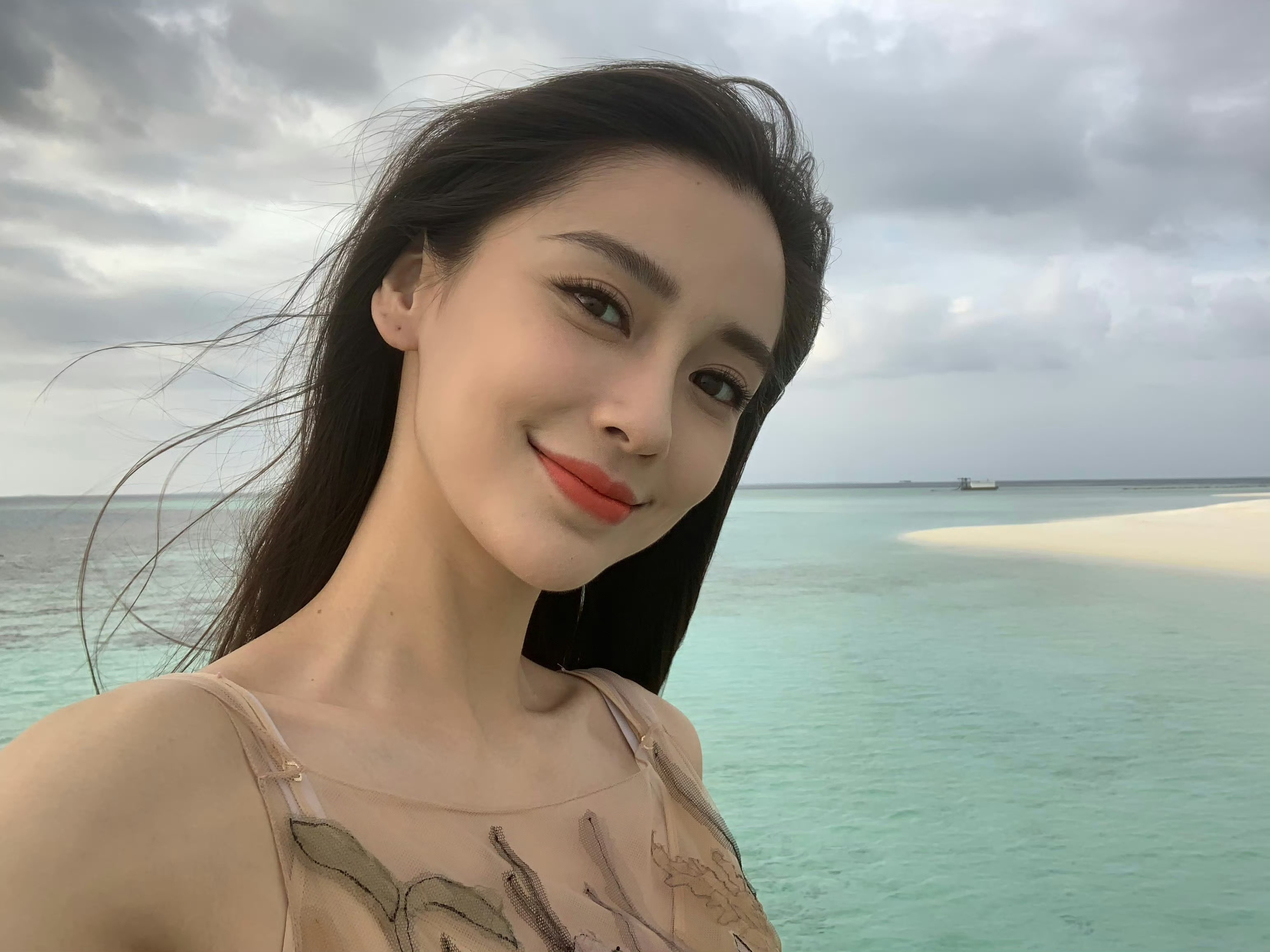 angelababy杨颖早上好一起和颖boss看海吧～