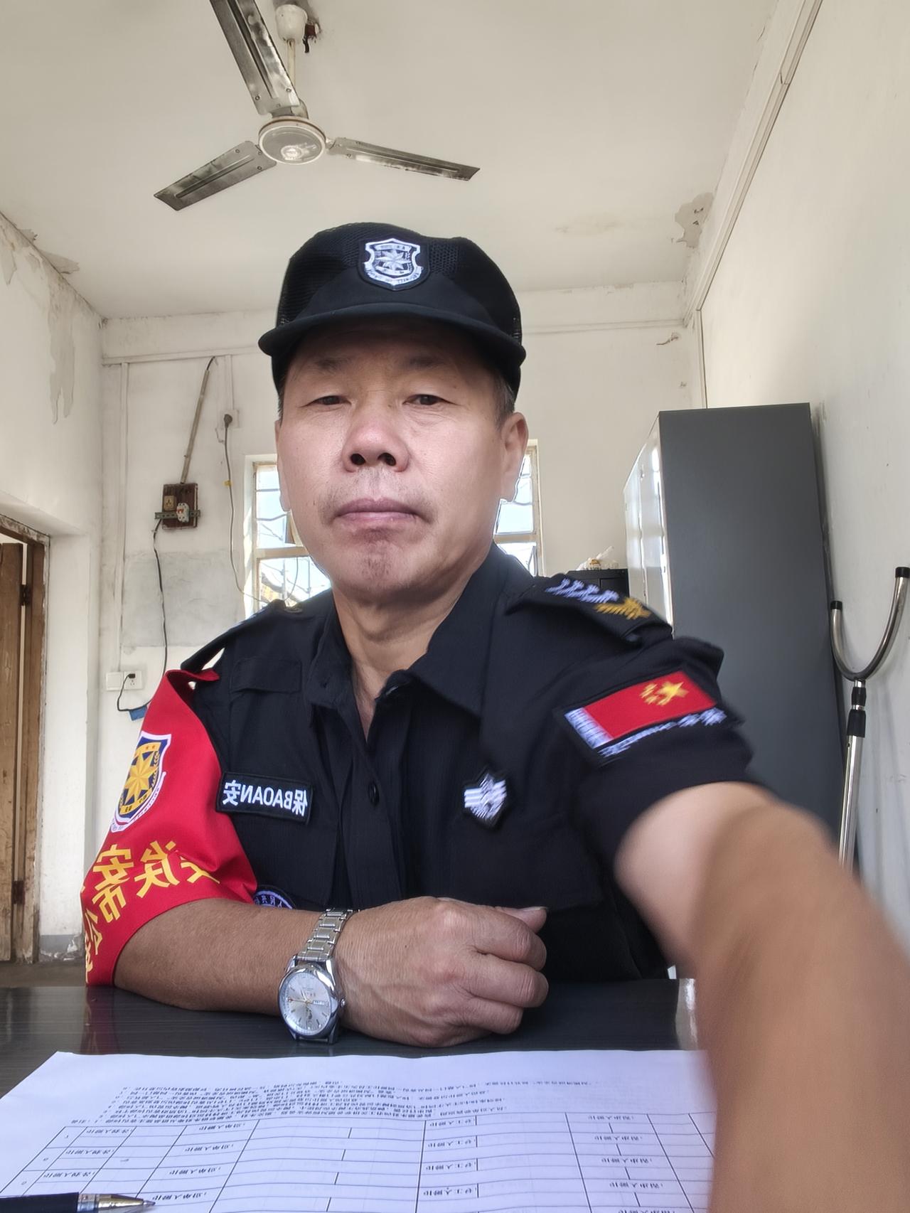 70后的人选择当保安，这几点才是真的，背后藏着多少心酸和无奈。很多人以为做