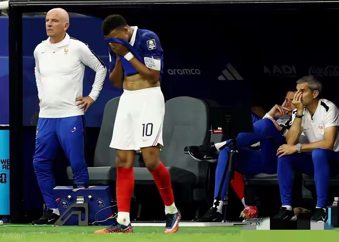 西班牙2-0法国，法国队踢的啥啊？犹如一盘散沙，该输……！说句实话：从比赛一
