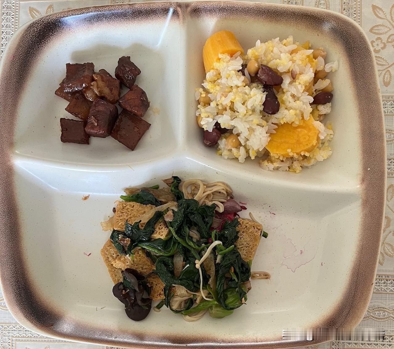 标题：44天瘦了7斤，我的减脂午餐全靠这一盘均衡饮食！有的人减脂就是不吃饭，