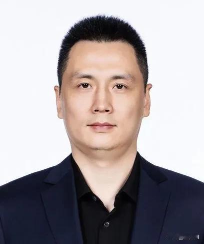 有人说上海这阵容，换谁去带都是总冠军。今天我想为卢伟正名。你说卢伟靠洛夫顿，今天