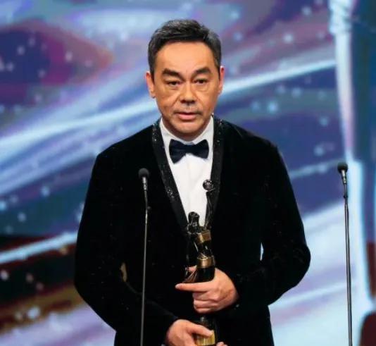 刘青云四度封金像奖影帝《九龙城寨》横扫九奖大丰收第43届香港电影金像奖颁奖典