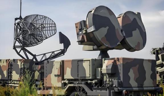 美军的“眼睛”，瞎了！解放军在南海释放的不是电子诱饵，而是宣告：从今以后，你雷达