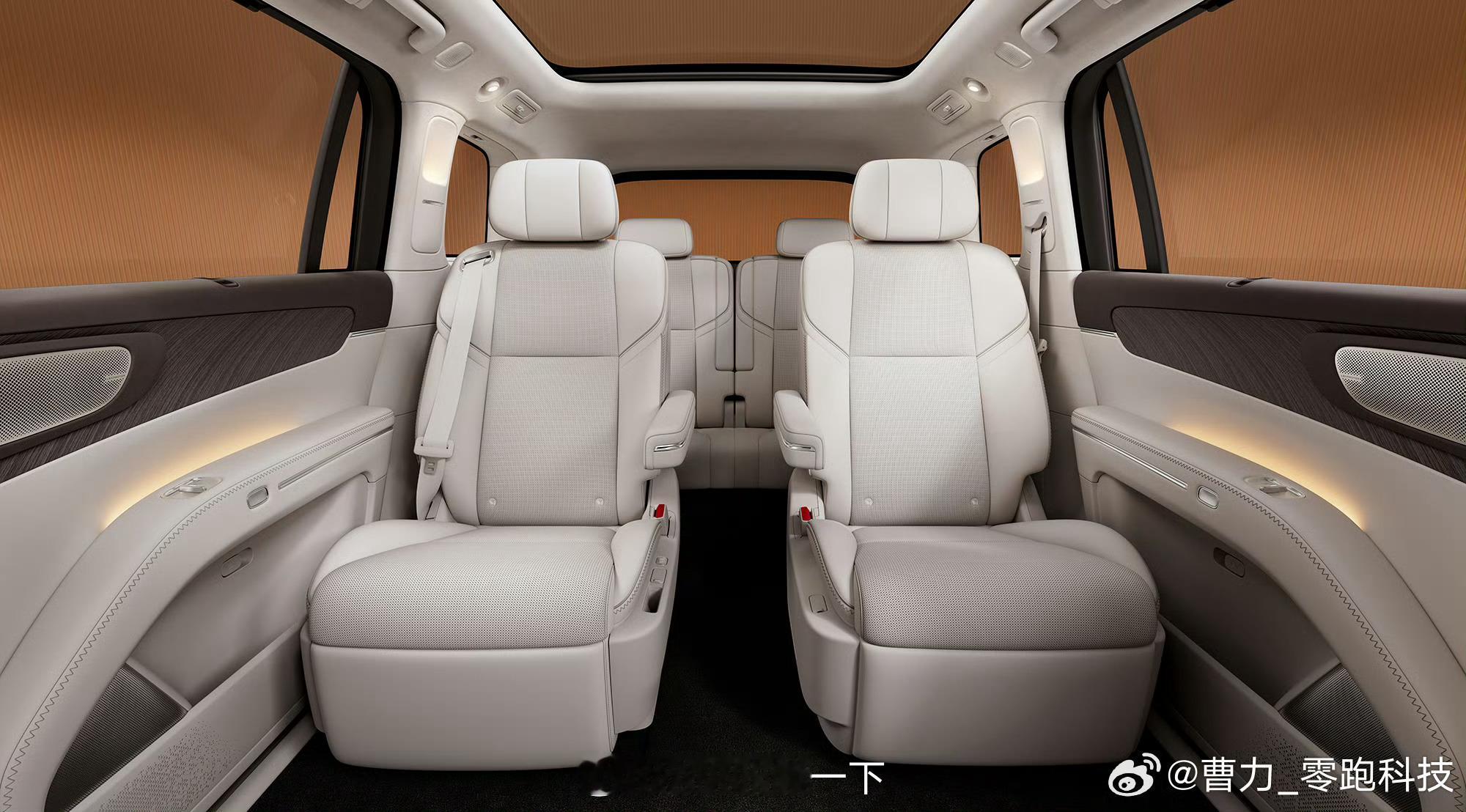 零跑D19内饰官图发布，感觉也没有太多亮眼的地方，现在大六座SUV的设计都过于相