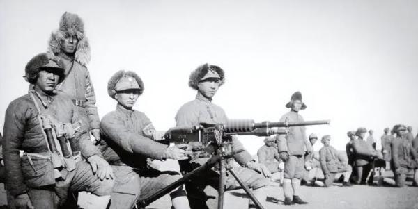 只打一仗就损失893支冲锋枪，外加1808挺机枪，谁的部队这么肥？答案说出