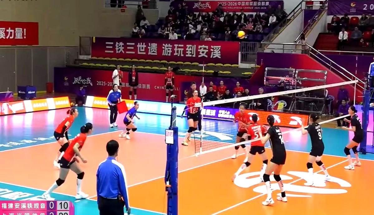 蔡斌在上海那边，真是玩明白了。两个新外援一上场，那画面都不一样了，整个队的气场