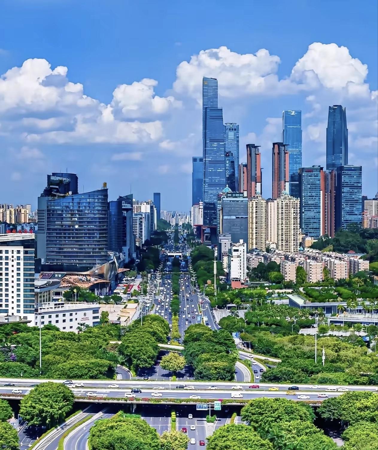 从广东来到南宁，城建真的让人震惊，从琅东到五象到处都是写字楼，根本不像一个GDP