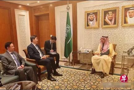 沙特外长费萨尔当着中国特使的面，把美国三个月来施压的底线直接说穿了——他没有否认