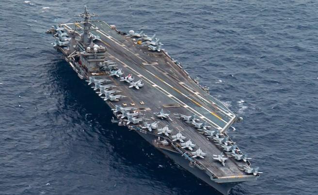 “帝国主义夹着尾巴逃跑了”这句话,在“尼米兹”号身上再次具象化。当地时间